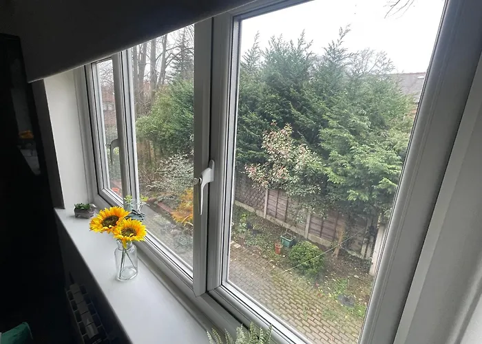 Modern Cosy 1 Bed Near City Centre~Double Bed~Parking